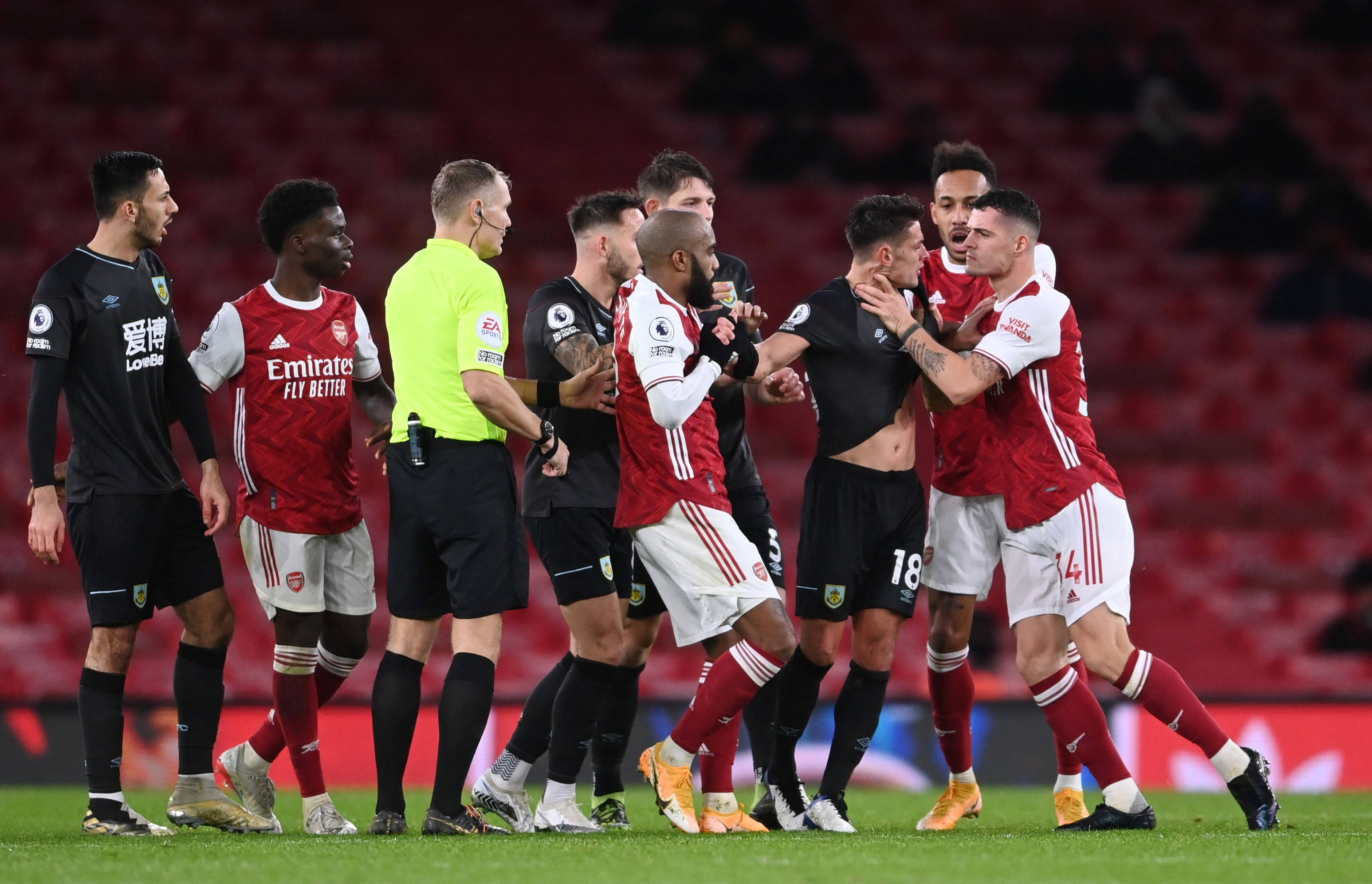 篮球迷们迎 篮球迷们迎